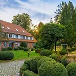 Romantik Friederikenhof Restaurant & 4* Lübeck