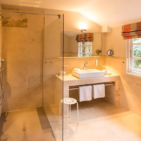 Romantik Friederikenhof Restaurant & 4* Lübeck