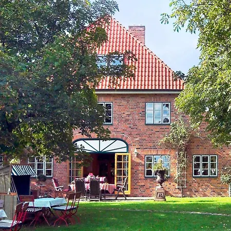 Romantik Friederikenhof Restaurant & 4* Lübeck