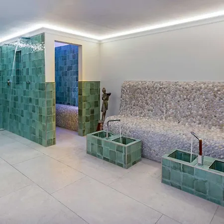 Romantik Friederikenhof Restaurant & 4* Lübeck