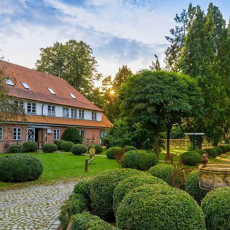 Romantik Friederikenhof Restaurant & 4* Lübeck